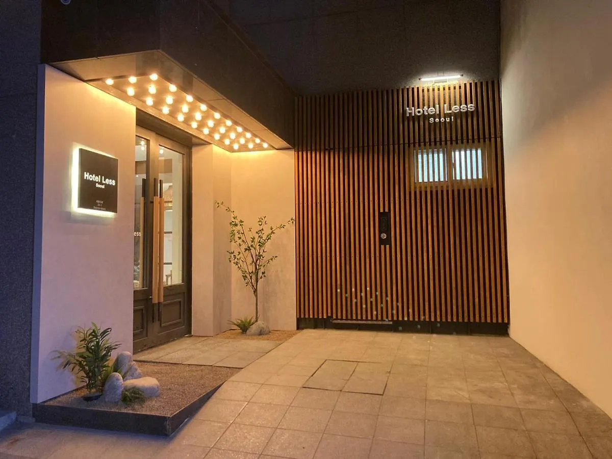 Hotel Less Seúl 2*,